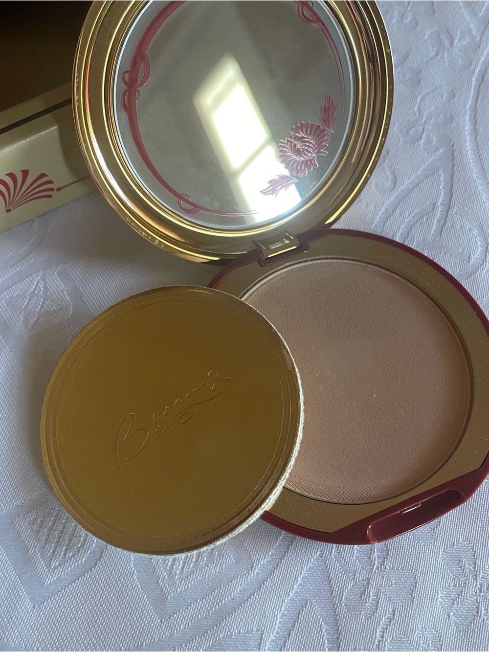 Bésame Cosmetics Cashmere Powder Compact - Light - Picture 6 of 7